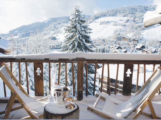 Winter Wonderland: Dieses Chalet in Megève ist der Himmel auf Erden Am Fuß des Montblanc-Massivs hat der junge Unternehmer Arnaud Zannier seinen Hotel-Traum realisiert: herrlich gemütliche Chalets, die sich natürlich in die großartige Landschaft fügen.
