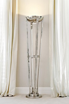 srebrna lampa podłogowa